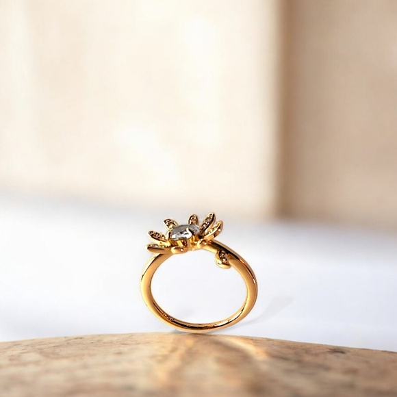 Pretty Bird Daisy Flower Ring - 18K Rose Gold Plated - Size 8 - NWOT - Picture 7 of 7